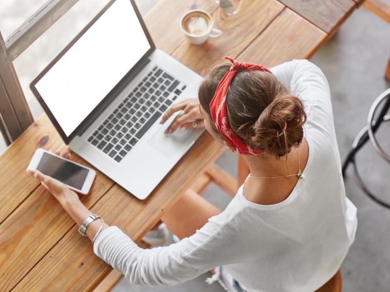 Frau, Lernen,  Laptop