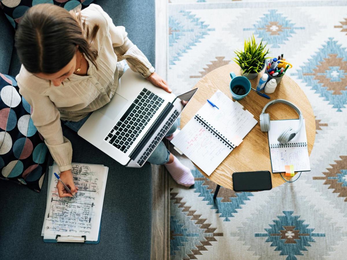 Job Home Office Laptop Wohnzimmer