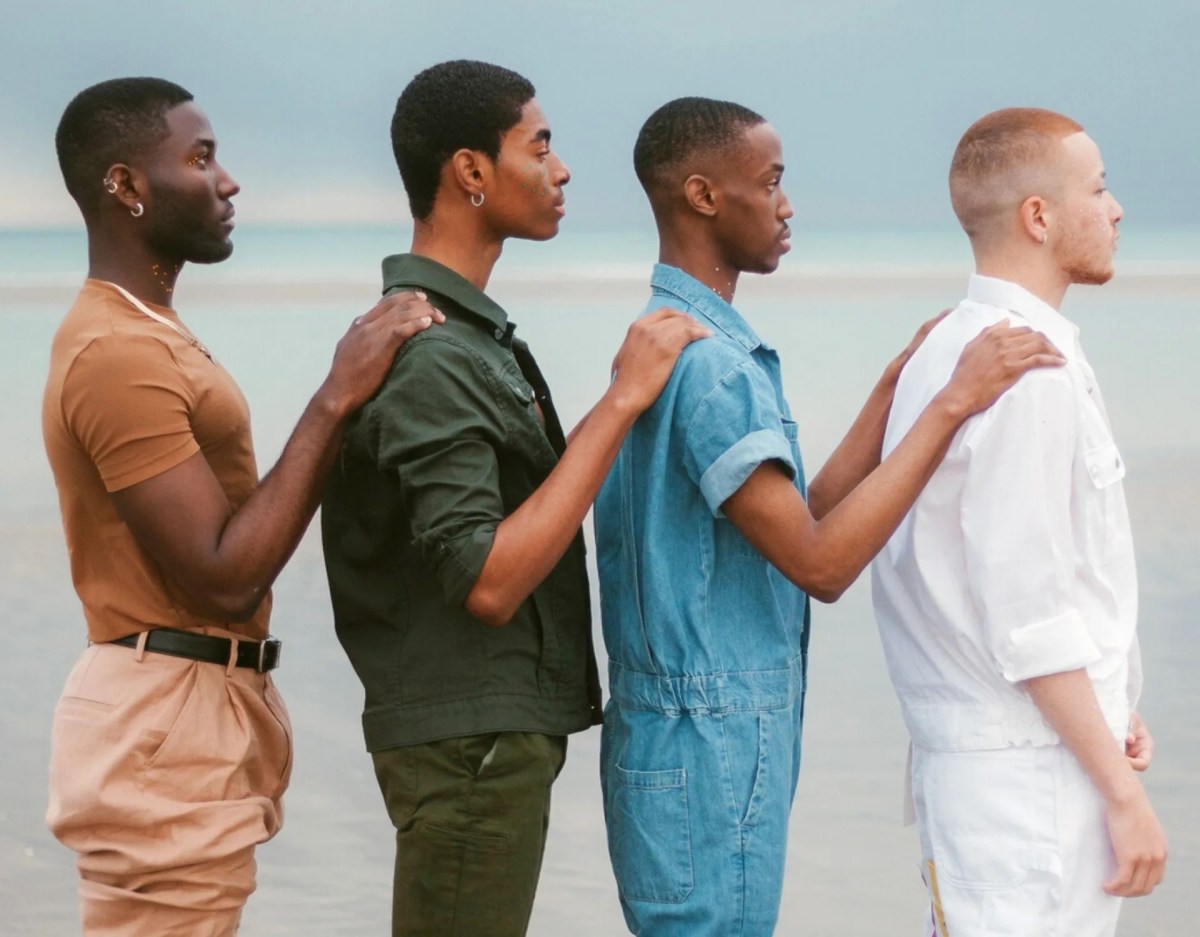 maenner gruppe strand