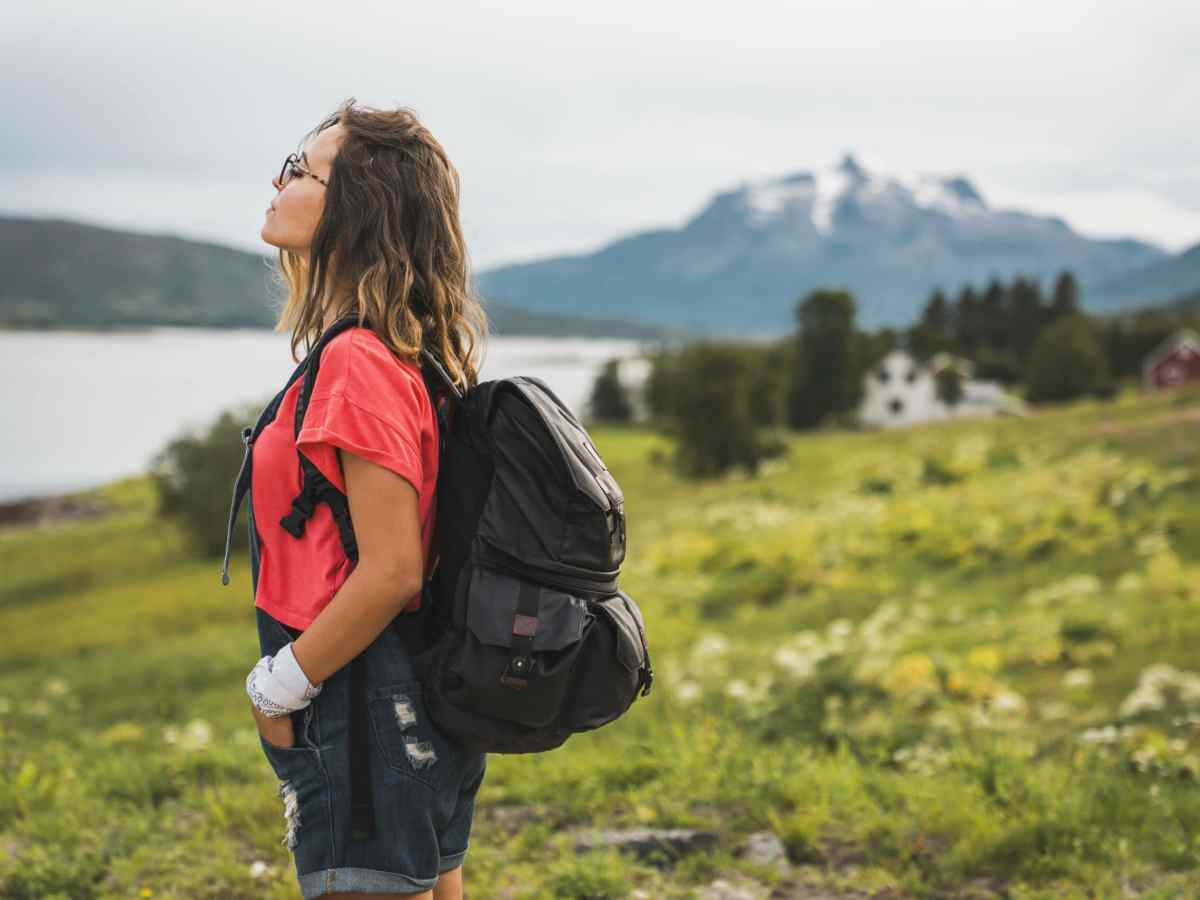 Frau mit Rucksack