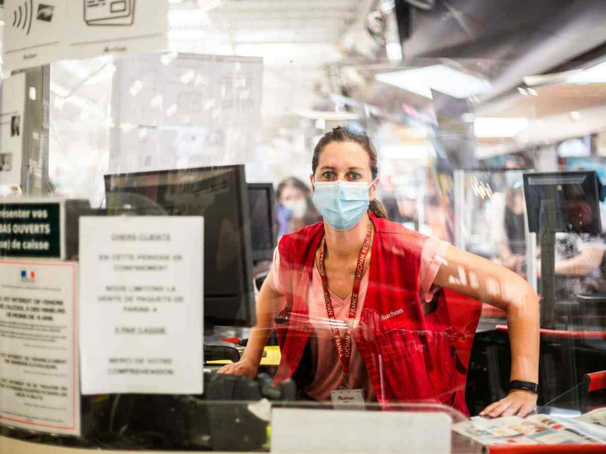 kassiererin kasse einkaufen supermarkt