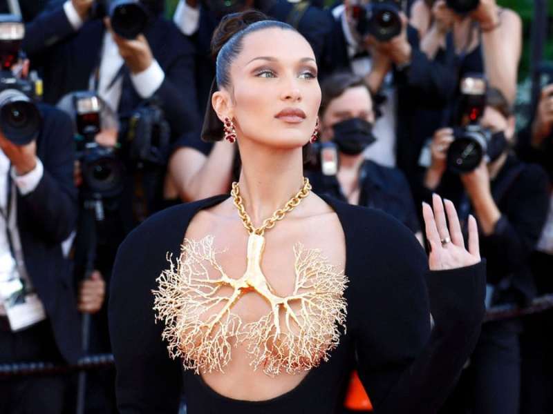 Bella Hadid weiß