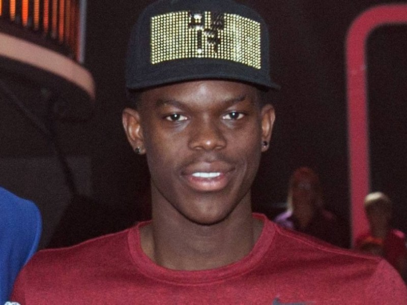 Der deutsche NBA-Star Dennis Schröder beweist Humor.. © imago/Eibner