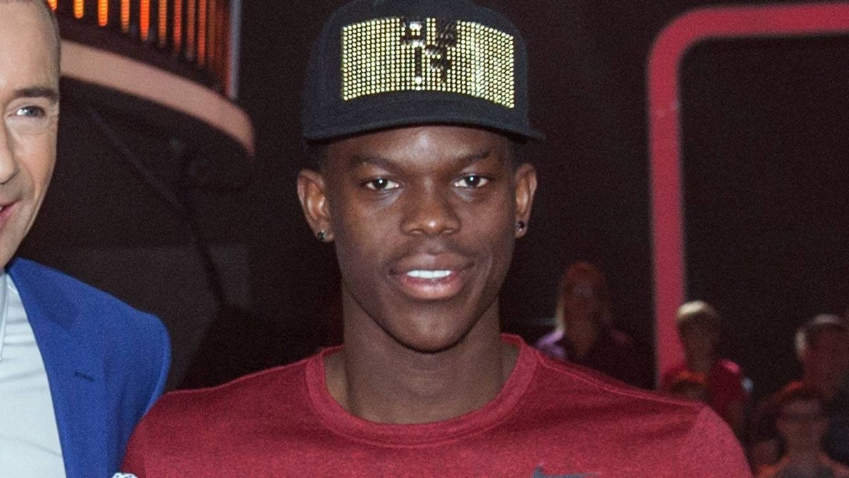 Der deutsche NBA-Star Dennis Schröder beweist Humor.. © imago/Eibner