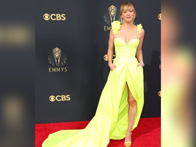 Kaley Cuoco am Sonntag auf dem roten Teppich der Emmy Awards.. © getty/Rich Fury/Getty Images