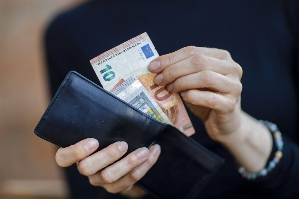 Geld Frau Regeln Dezember