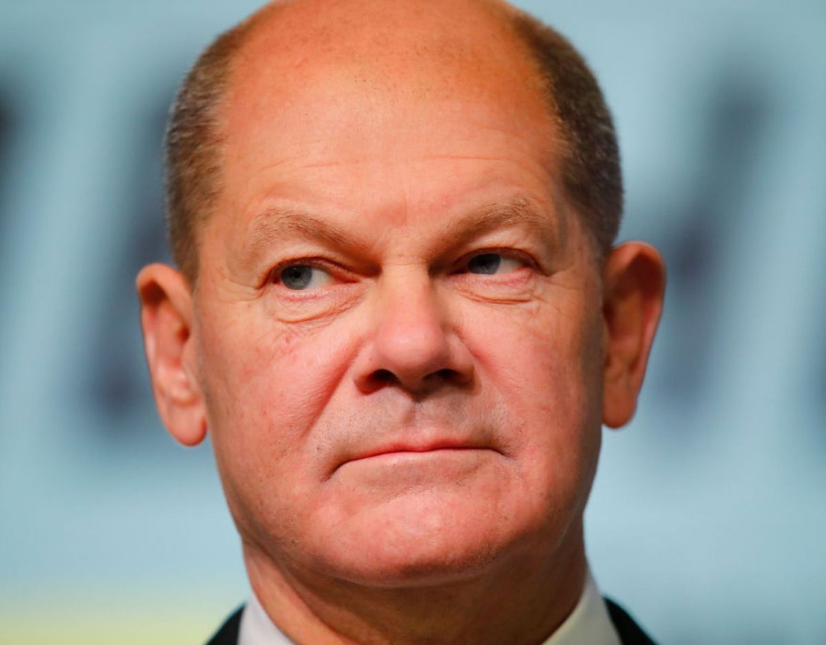 Olaf Scholz Glasauge