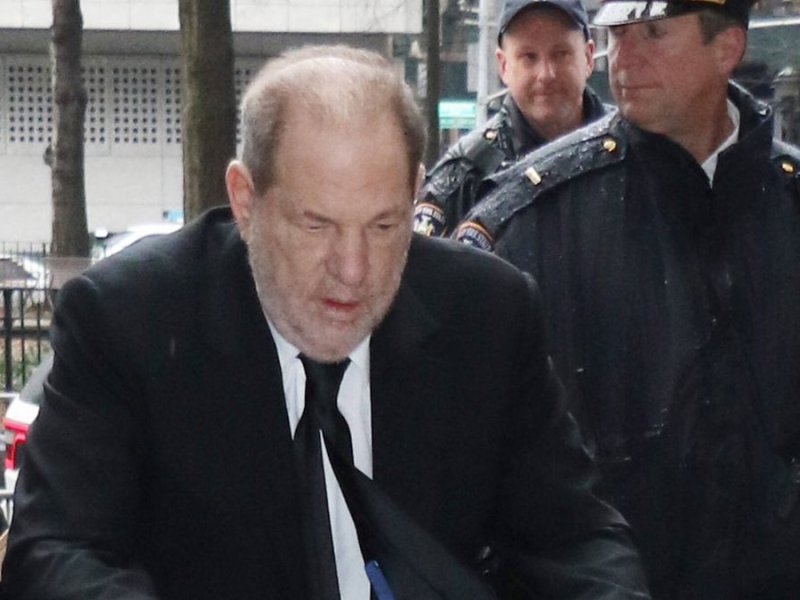 Harvey Weinstein im Januar 2020 auf dem Weg in den New Yorker Gerichtssaal.. © imago/MediaPunch