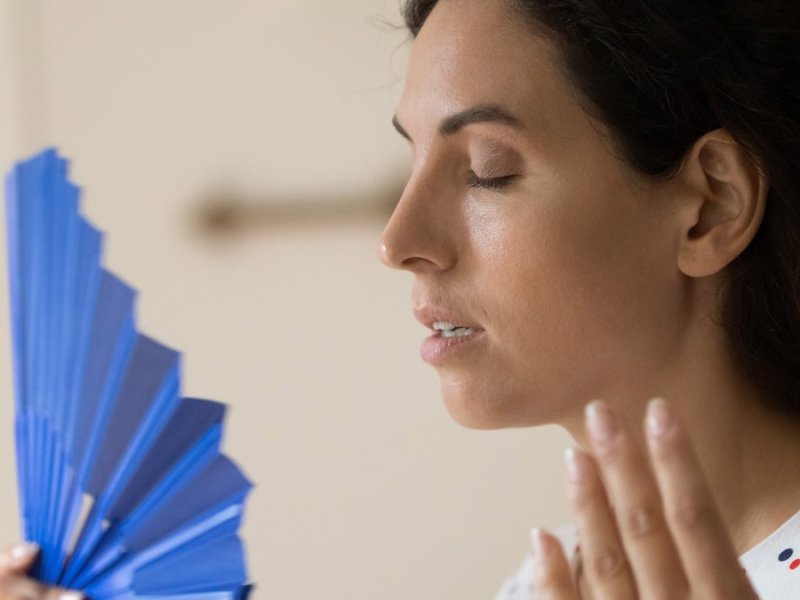 Auch jüngere Frauen können in die Wechseljahre kommen.. © fizkes/Shutterstock.com