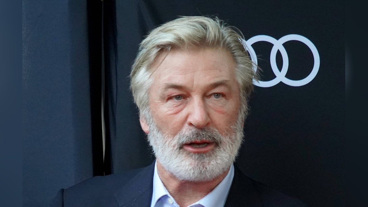 Alec Baldwin weist nach wie vor jede Schuld am Tod von Halyna Hutchins  von sich.. © imago/ZUMA Wire