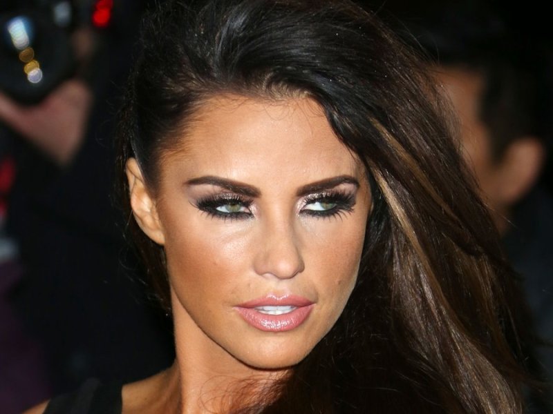 Katie Price hat eine Bewährungsstrafe auferlegt bekommen.. © 2013 Featureflash Photo Agency/Shutterstock.com