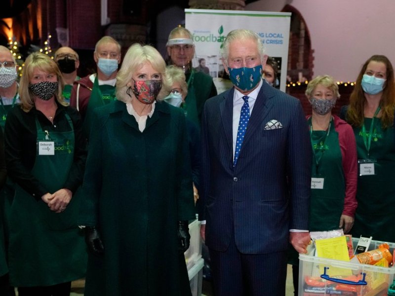 Prinz Charles und Herzogin Camilla bei der Londoner Tafel.. © getty/[EXTRACTED]: Kirsty Wigglesworth - WPA Pool/Getty Images