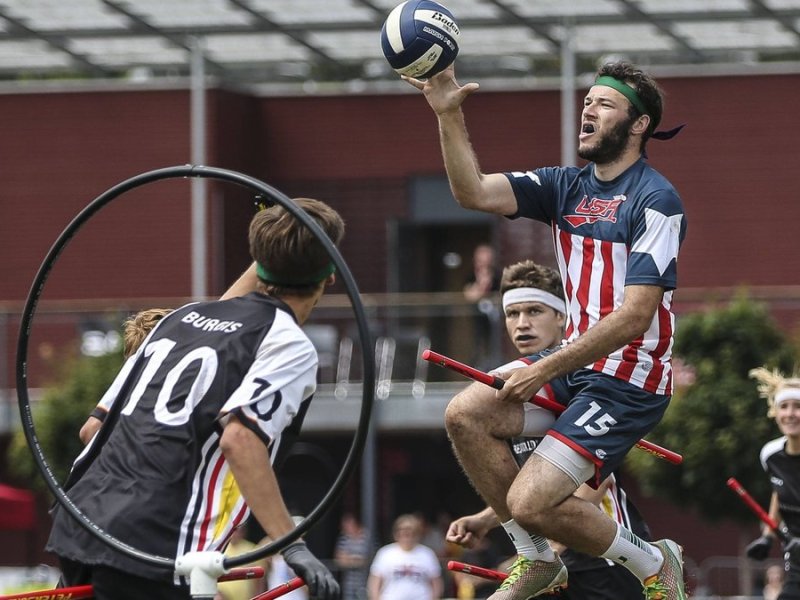 Quidditch-Spieler in Aktion.. © imago/Michael Schick