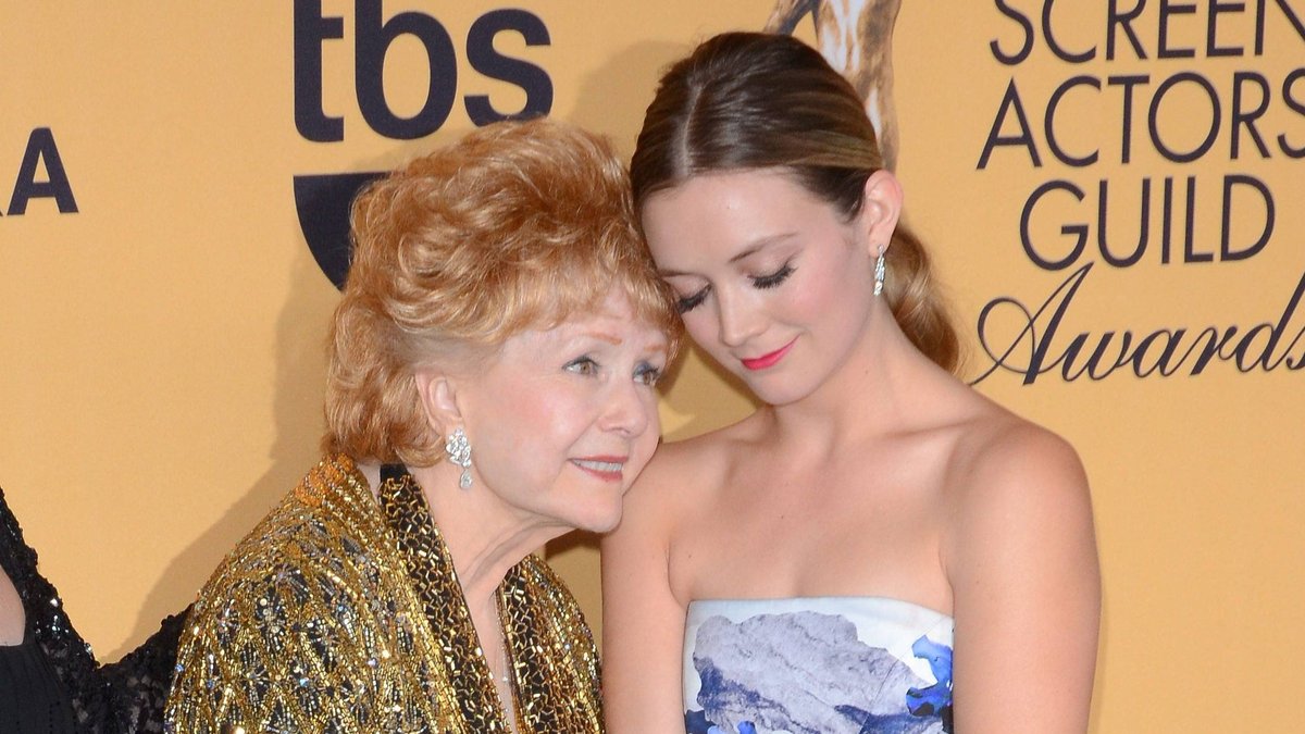 Debbie Reynolds (l.) und ihre Enkelin Billie Lourd.. © imago images/ZUMA Wire