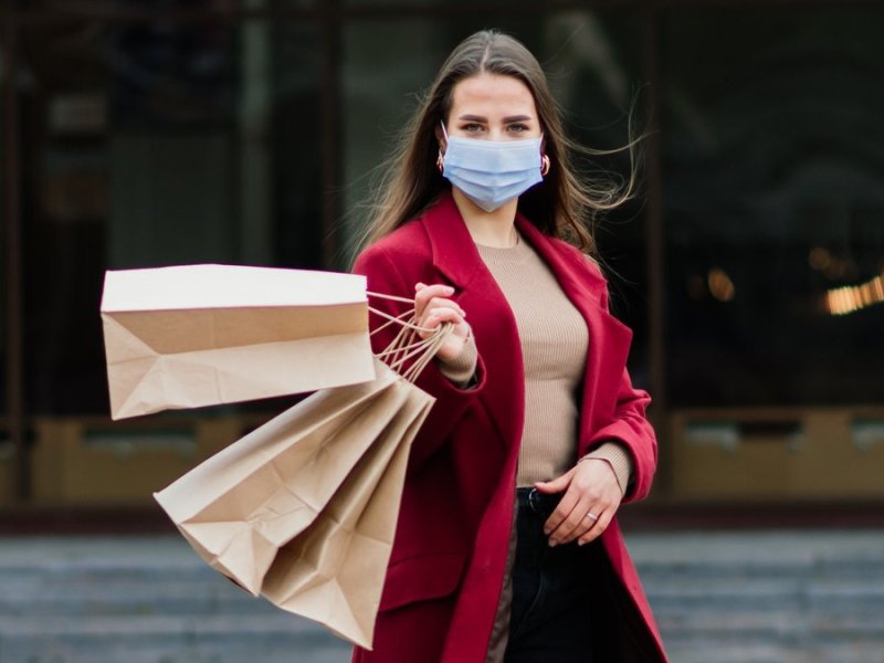 Nur geimpfte und genesene Personen können künftig im Einzelhandel shoppen.. © Ivan Zelenin/Shutterstock.com