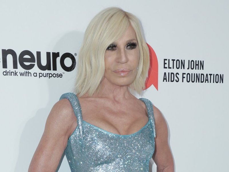 Donatella Versace erinnert in den sozialen Medien an ihren verstorbenen Bruder Gianni.. © PMA/AdMedia/ImageCollect