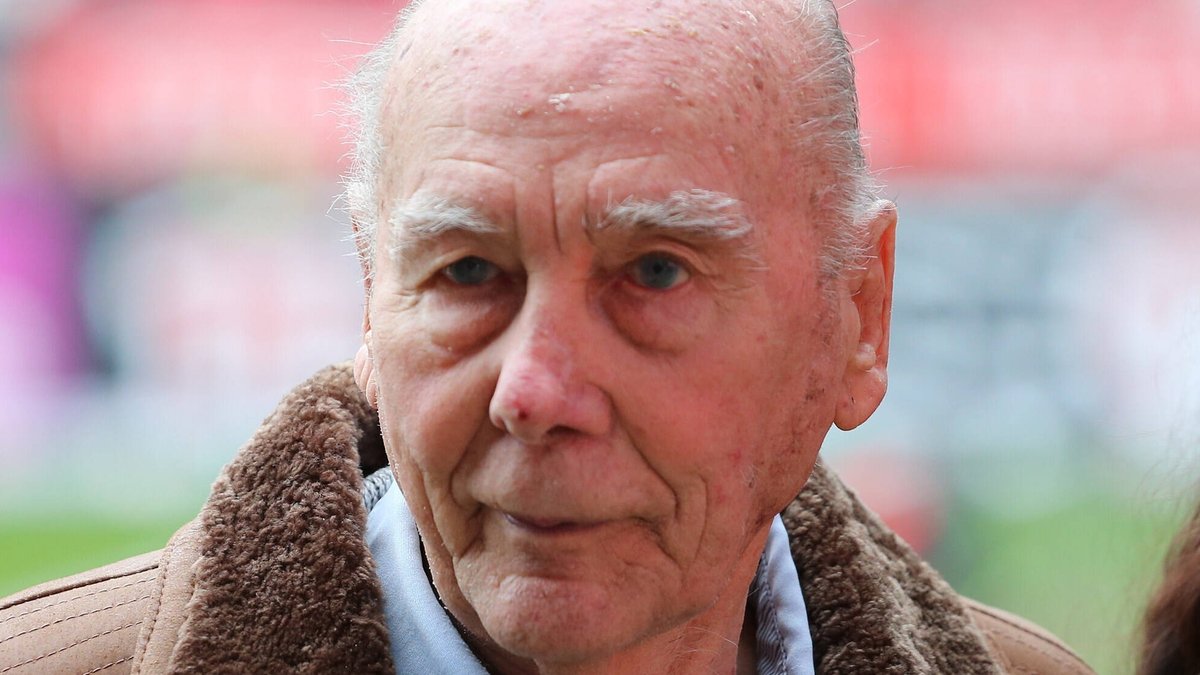 Horst Eckel bei einem Spiel des 1.FC Kaiserslautern im vergangenen Jahr.. © imago images/Jan Huebner