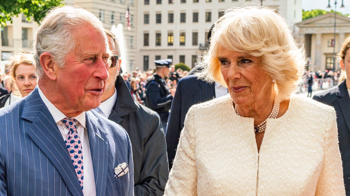 Prinz Charles und Herzogin Camilla rufen zur Booster-Impfung auf.. © 2019 ChrisGhinda/Shutterstock.com