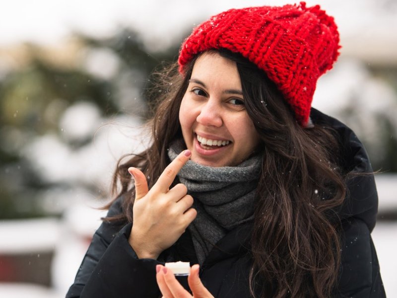 Lippenpflege ist besonders in den kalten Wintermonaten wichtig.. © Vera Petrunina/Shutterstock.com