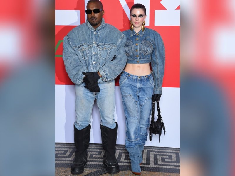 Fashion Week in Paris: Das heutige Ex-Paar Kanye West und Julia Fox kam im Partner-Look.. © getty/Stephane Cardinale - Corbis / Corbis via Getty Images