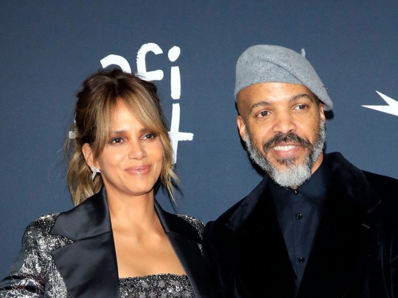 Halle Berry und Van Hunt auf der Premiere ihres Films "Bruised".. © imago images/Future Image