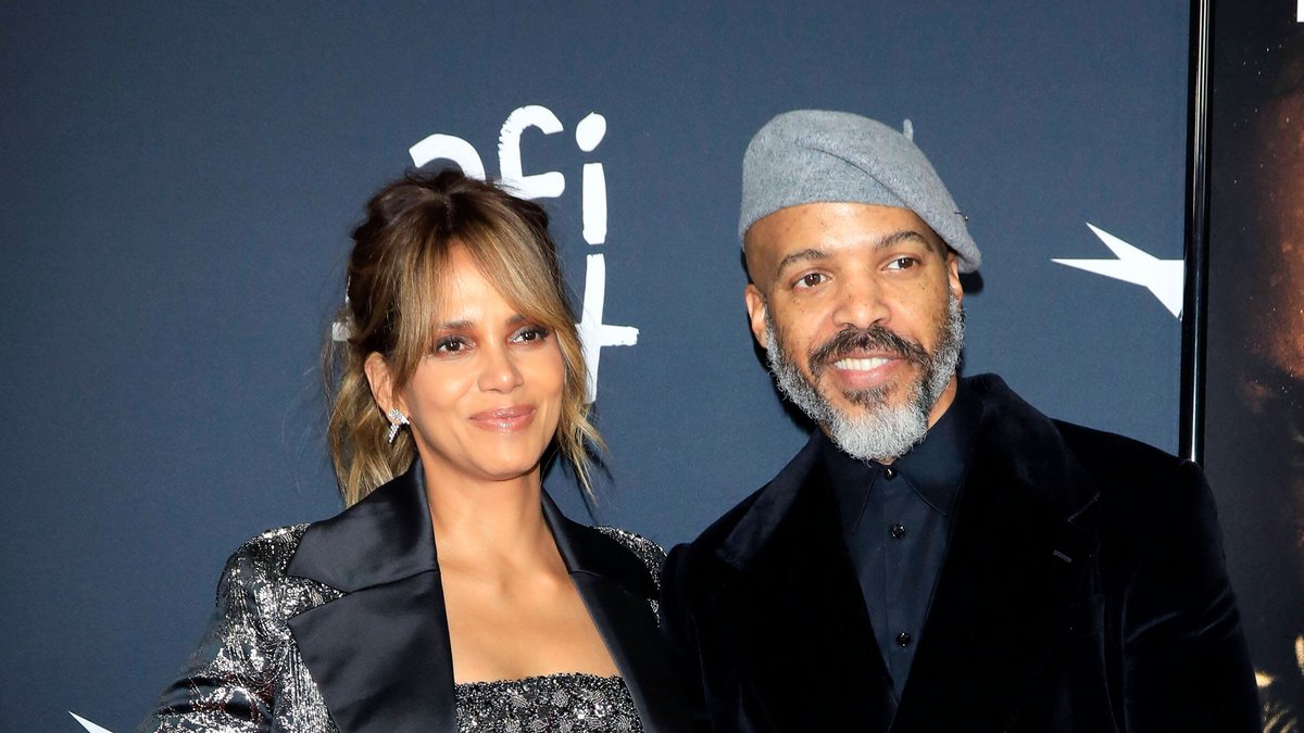 Halle Berry und Van Hunt auf der Premiere ihres Films "Bruised".. © imago images/Future Image