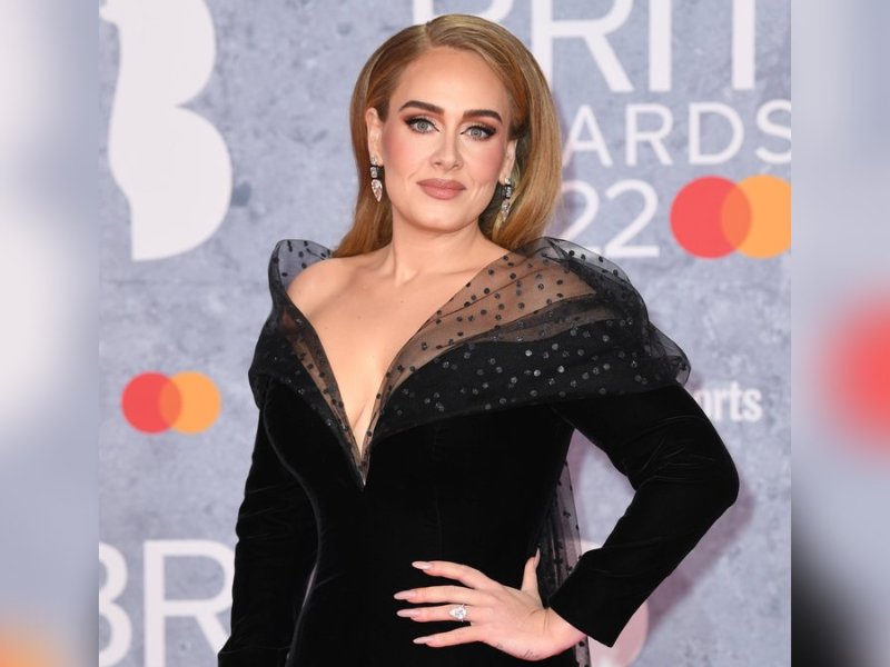 Adeles Glamour-Outfit bei den Brit Awards.. © imago/PA Images