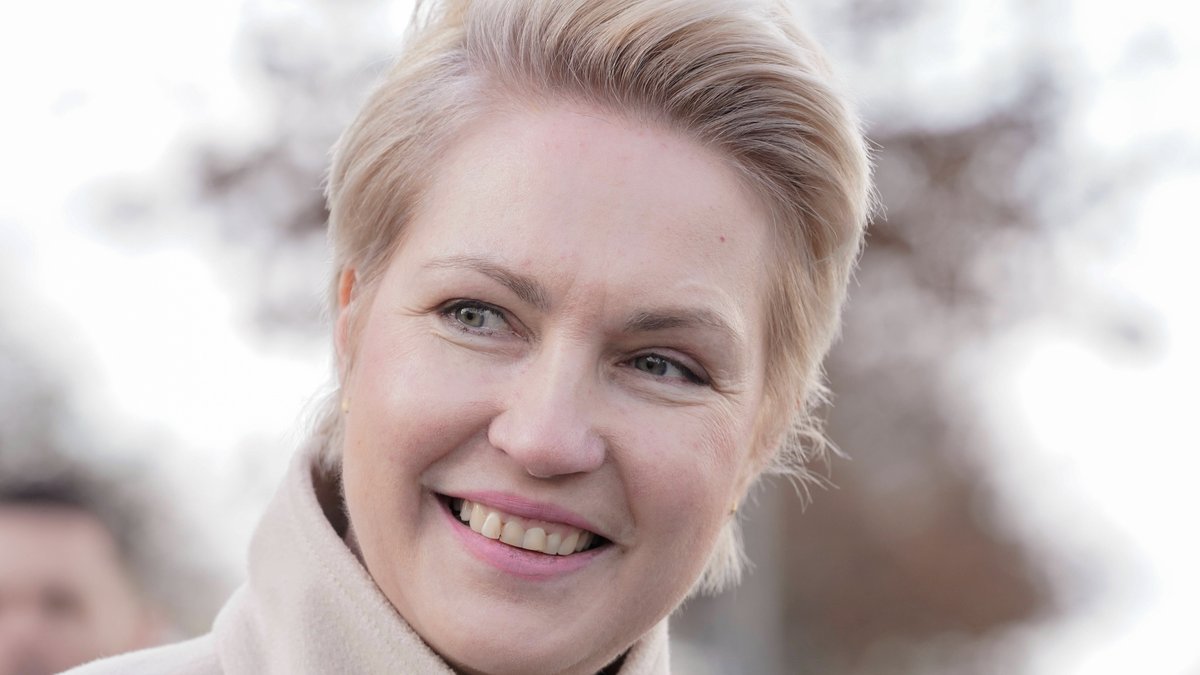 Manuela Schwesig muss sich einer Operation unterziehen.. © imago/Political-Moments