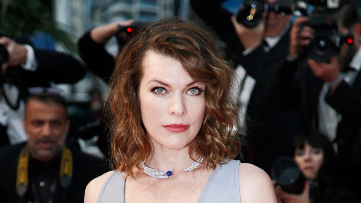 Milla Jovovich zeigt sich entsetzt über die Ereignisse in der Ukraine.. © Andrea Raffin/Shutterstock.com