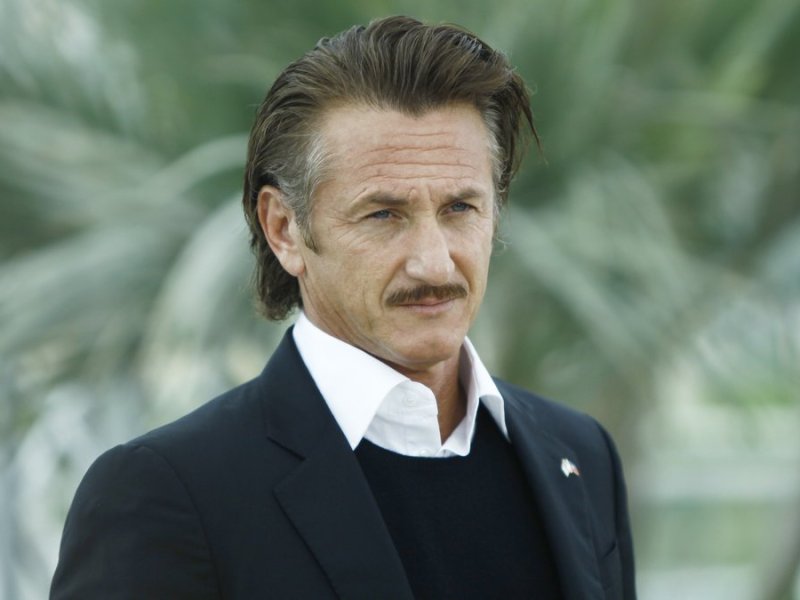 Sean Penn dreht in der Ukraine eine Dokumentation über die russische Invasion.. © 2016 PAN Photo Agency/Shutterstock.com