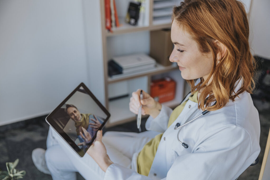 Ärztin Videosprechstunde Patient telefonische Krankschreibung