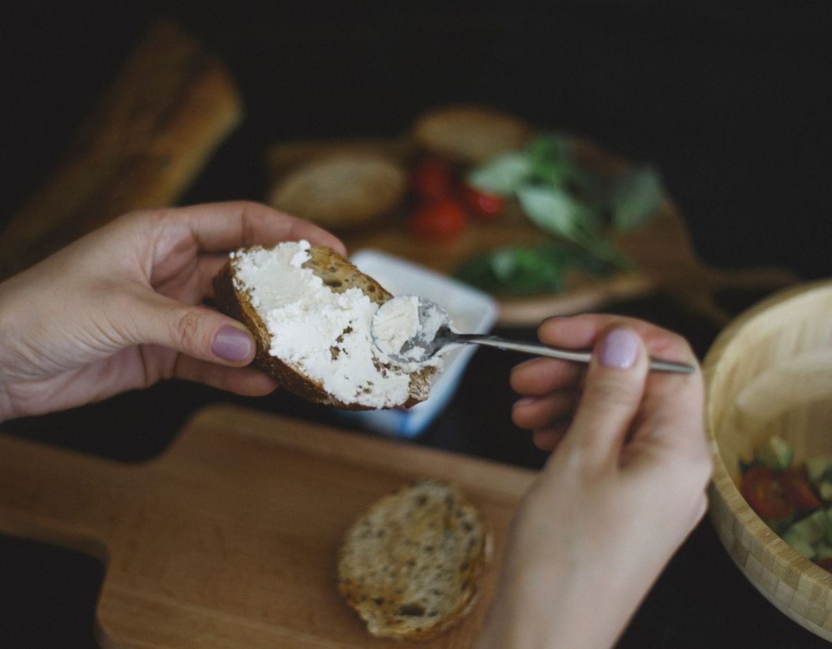 brot aufstrich hände quark