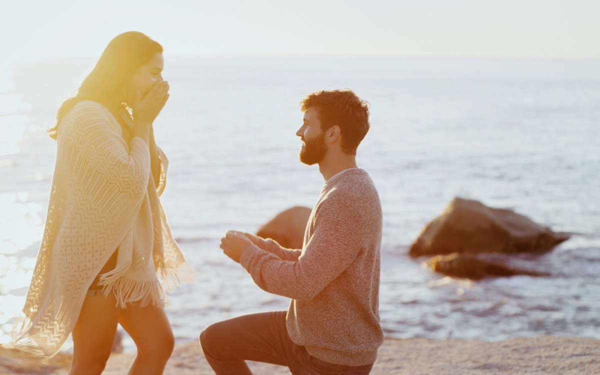 Heiratsantrag am Strand