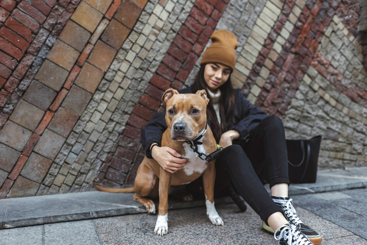 Frau mit Hund