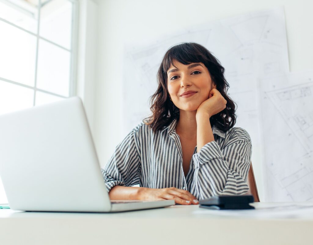 Frau Arbeitsplatz Schreibtisch