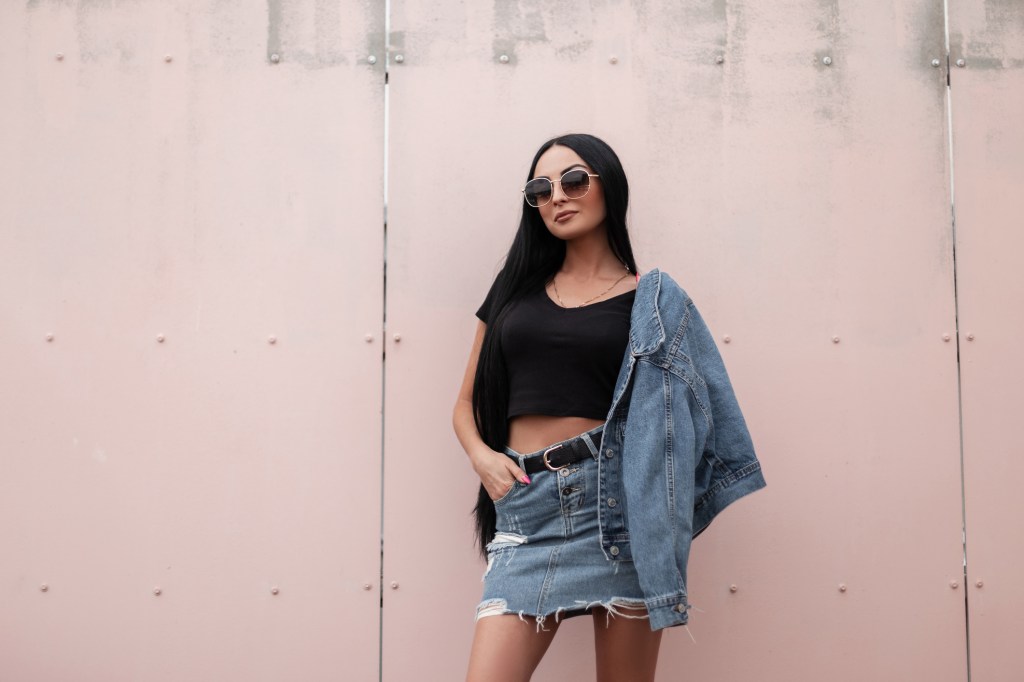4. Kleidung im Flugzeug: Hotpants 