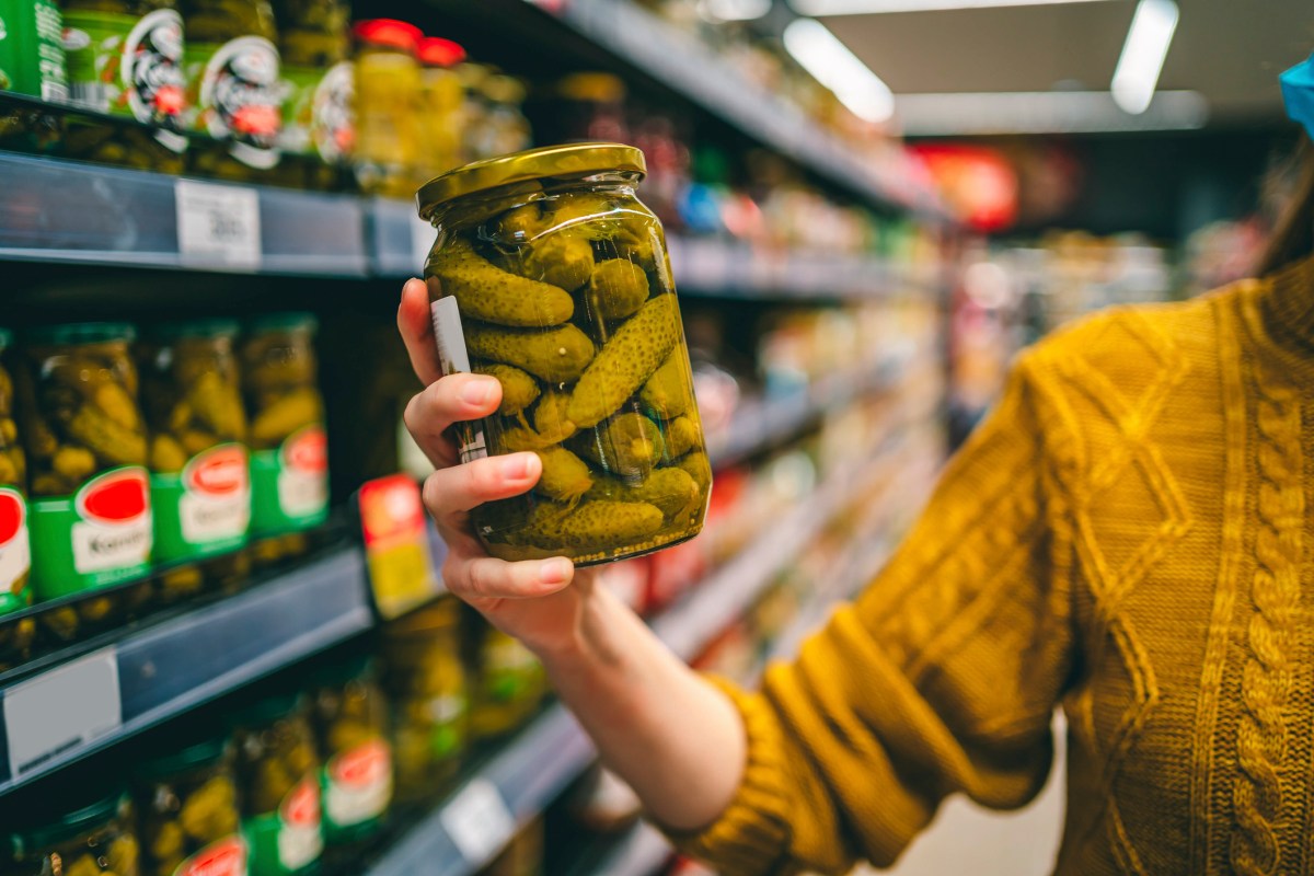 Frau Supermarkt Gurkenglas