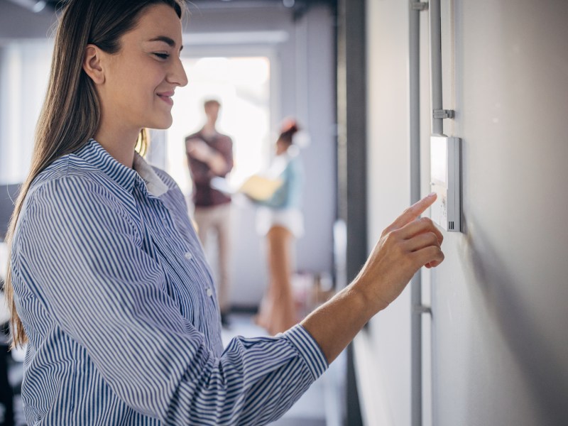 büro hitze frau warm temperatr