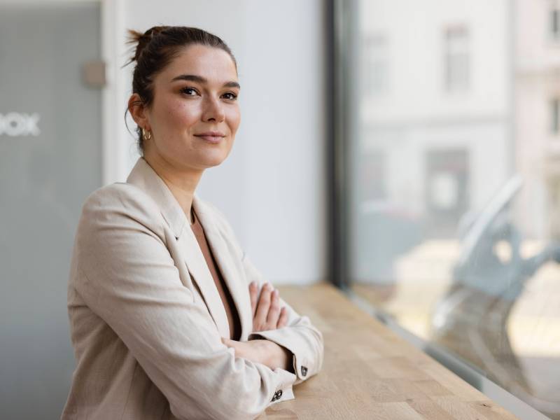 Selbstbewusste Business-Frau