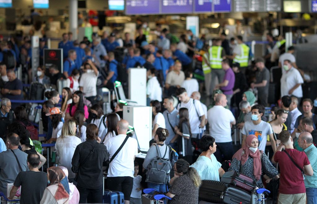 Fluege gestrichen Warteschlange