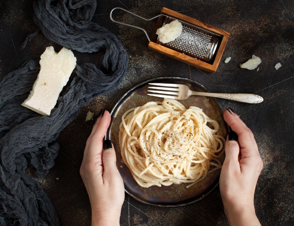 Spaghetti mit Käse aus Lab