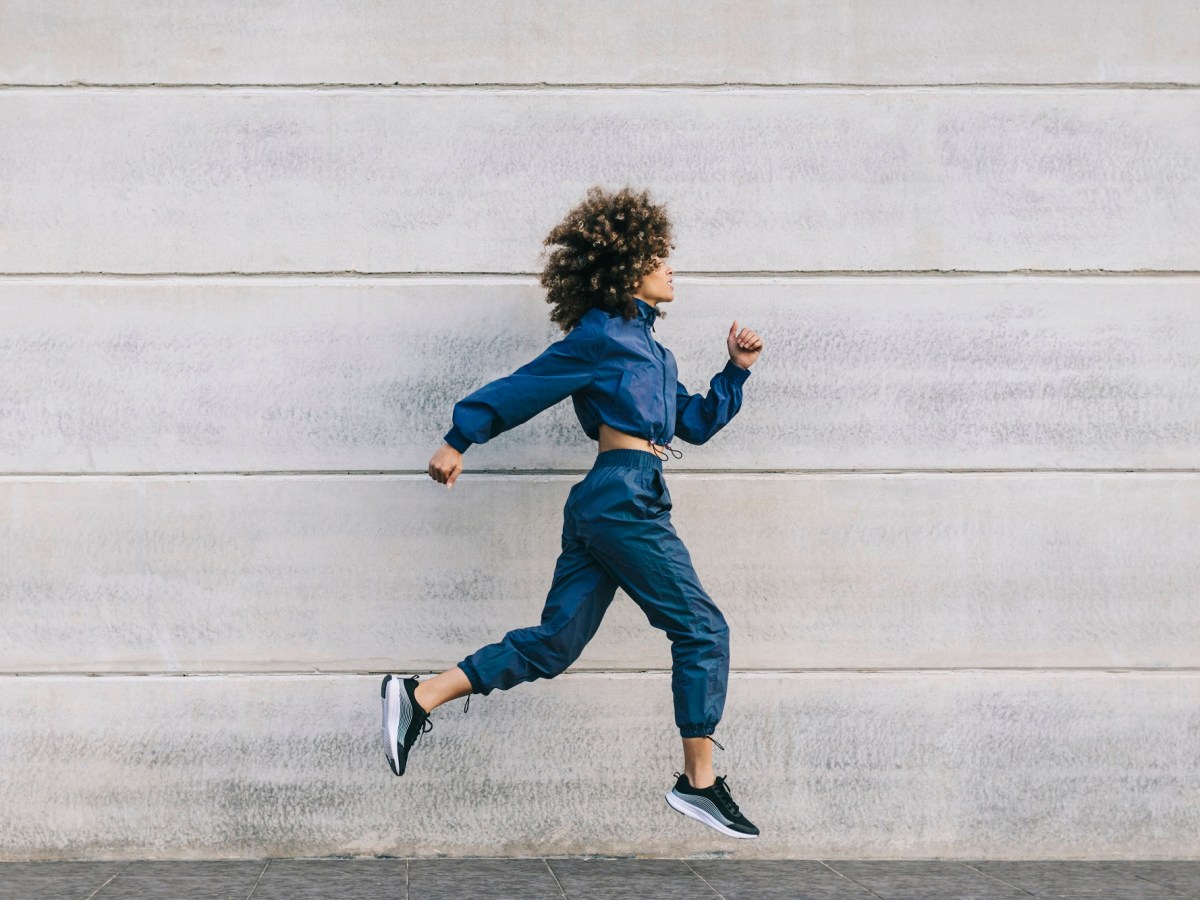 Sport am Wochenende: Frau geht joggen