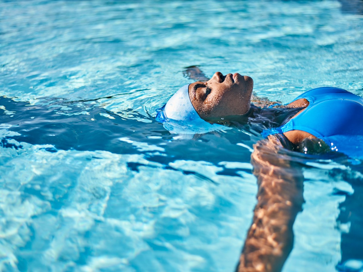 Frau Schwimmbad