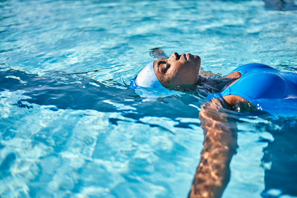 Frau Schwimmbad