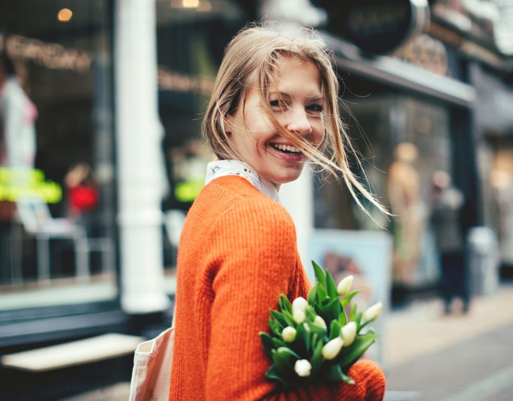 Kurztrip Niederlande Frau Tulpen