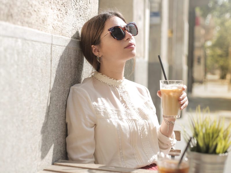 Frau Latte Macchiato Sonne