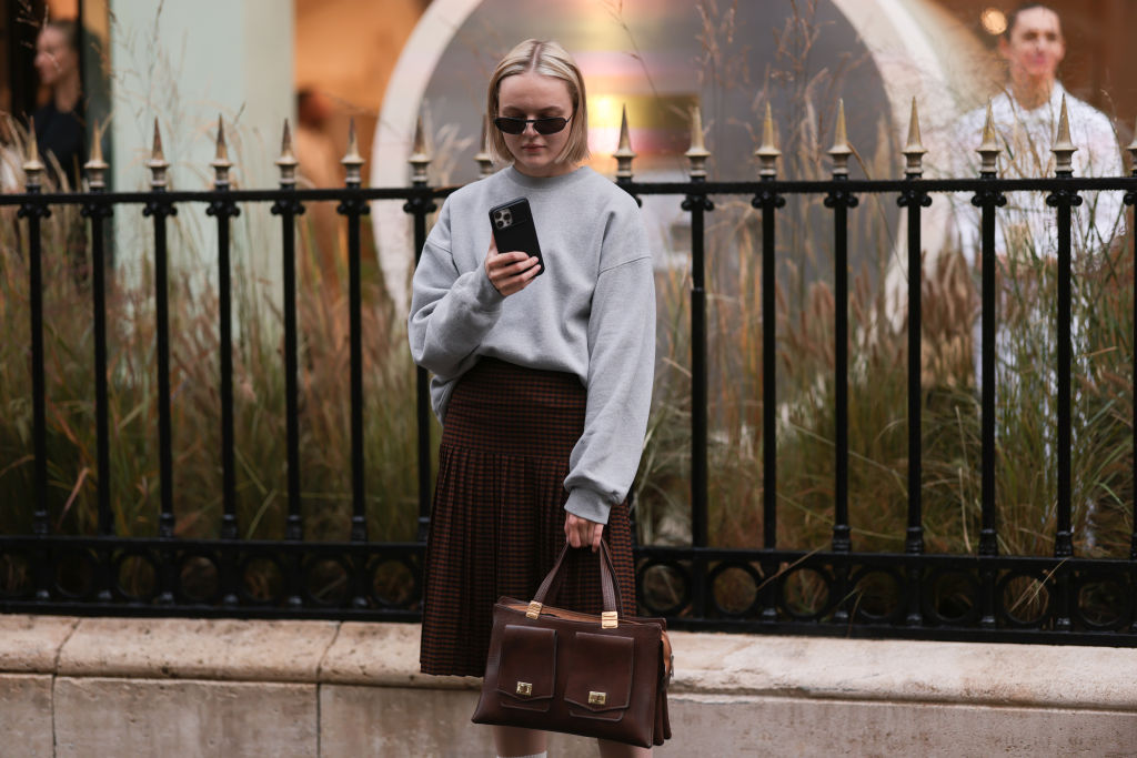 Streetstyle Foto Frau mit grauem Pulli