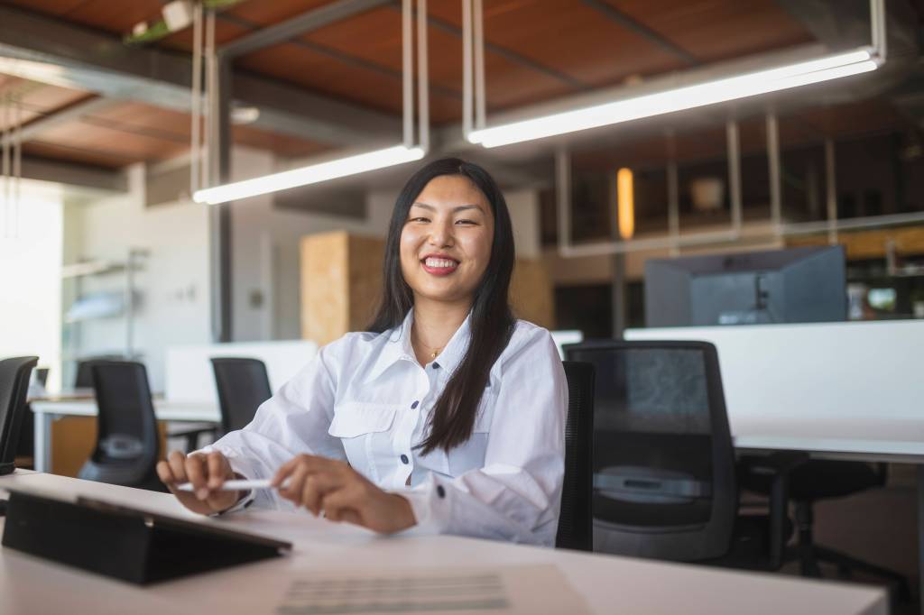 Frau am Arbeitsplatz