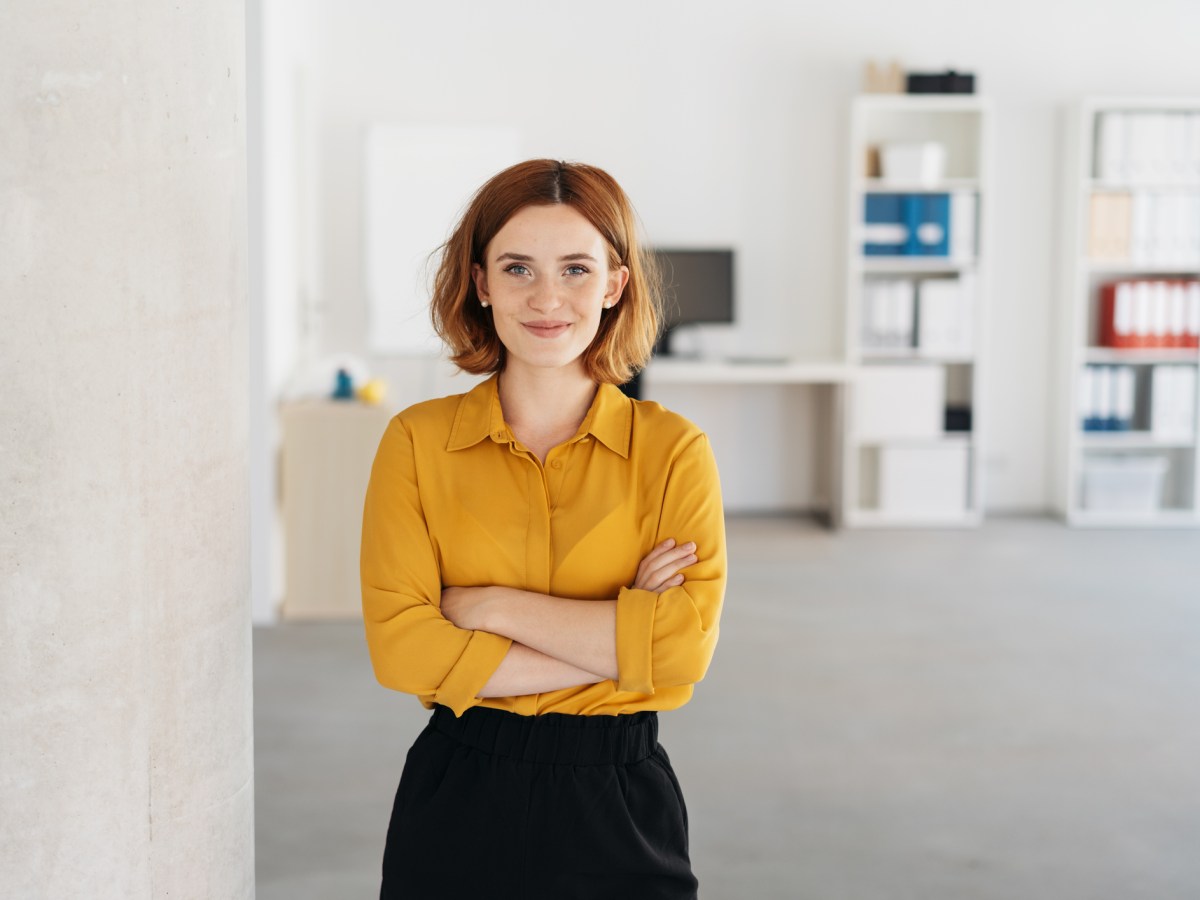 junge frau büro arbeit work