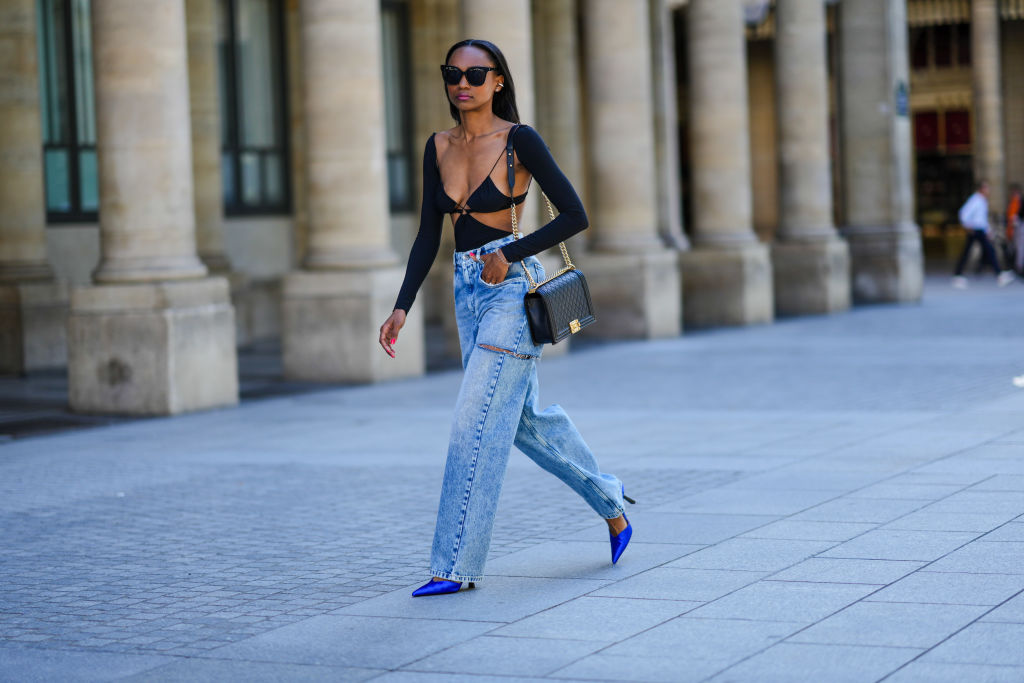 Wide Leg Jeans mit Sling Pumps